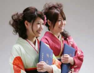 友達同士の卒業記念袴姿フォト(女性二人)