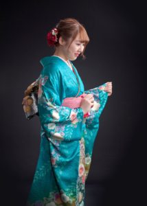 成人式:振り袖女性の写真